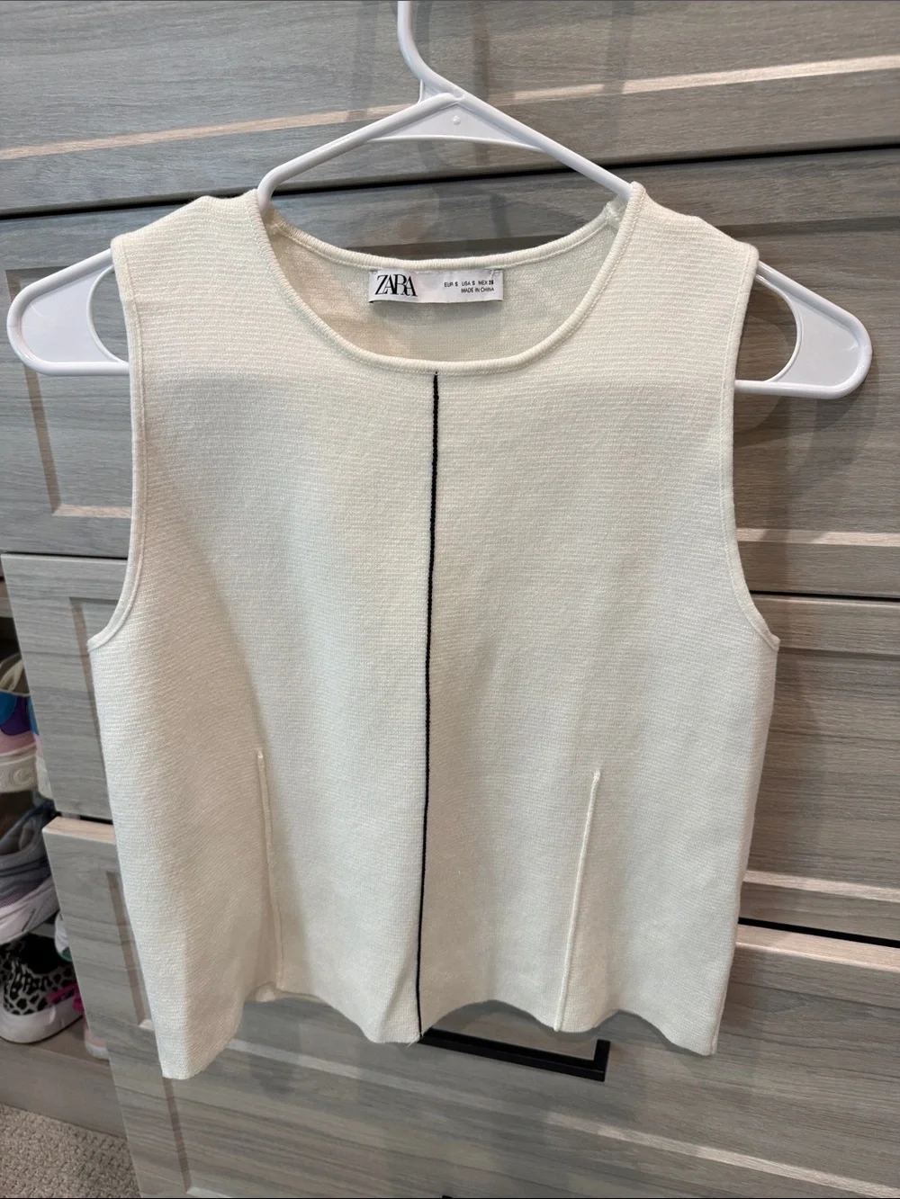 Zara Cream Sleeveless knit Tank with Black Center Stitch - Picture 1 of 3